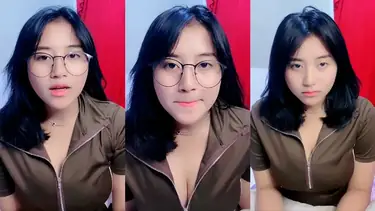 Bokep Indo Gadis Kacamata Imut Live Sange poster