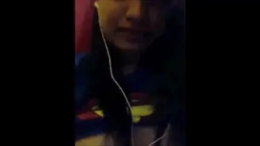 Cewek Seksi Memakai Baju Superman Pamer Dada Mulus poster