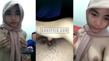 Dirini Viral Main Basah Pakai Jilbab Pink poster