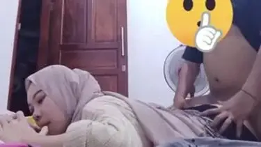 Ukhti Hijab Cantik Pasrah Servis Kasur Pijat poster
